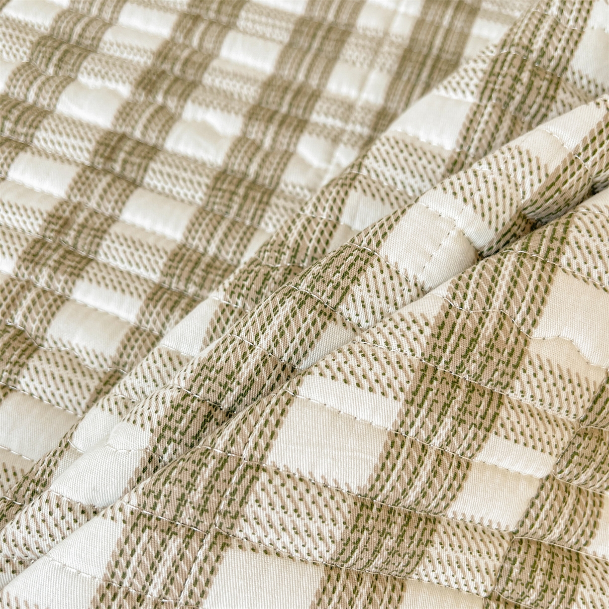 91家纺网 家纺一手货源 找家纺 恒爱家纺 2025新款学生季全棉宝宝绒双面款床护垫 斑点狗狗