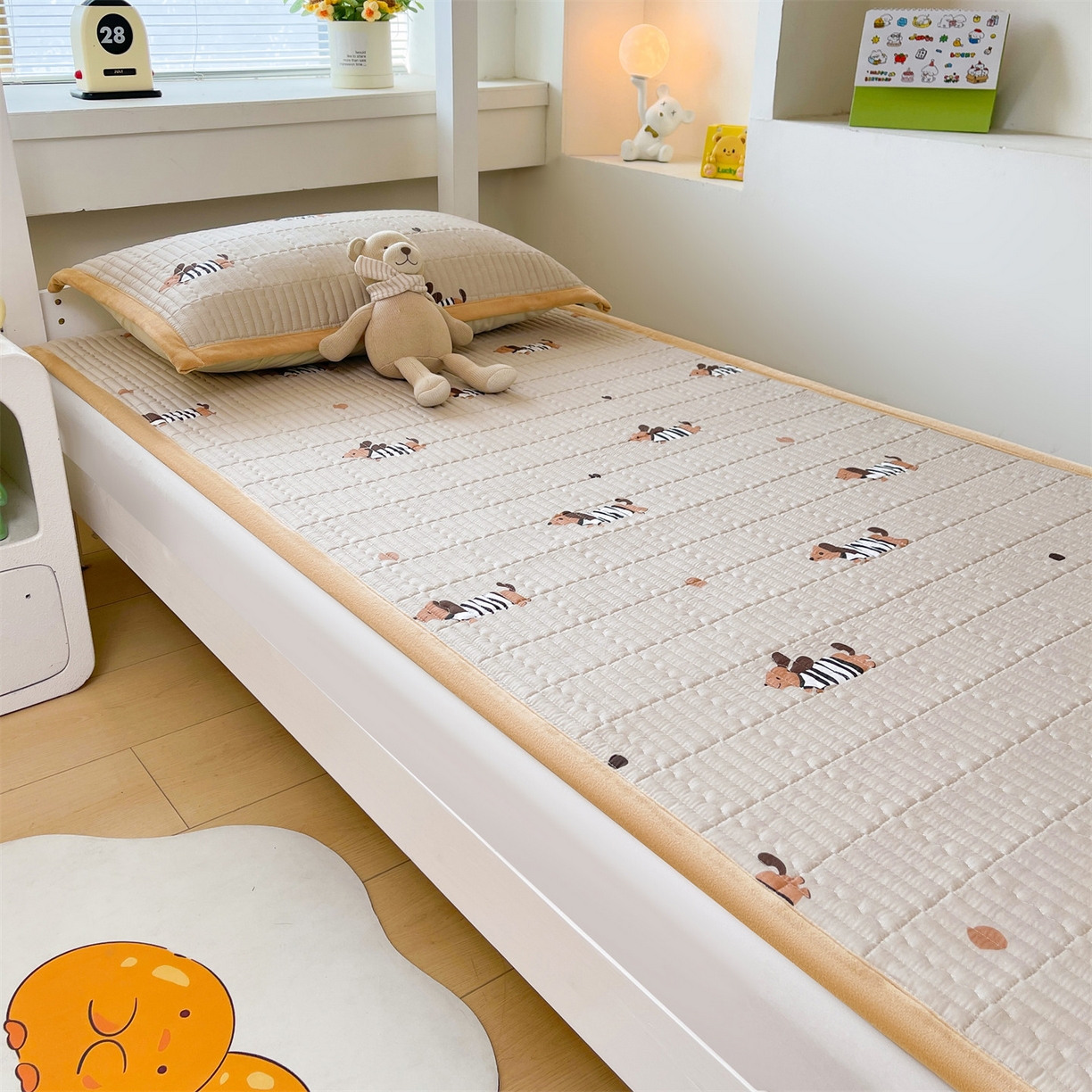 91家纺网 家纺一手货源 找家纺 恒爱家纺 2025新款学生季全棉宝宝绒双面款床护垫 斑马狗