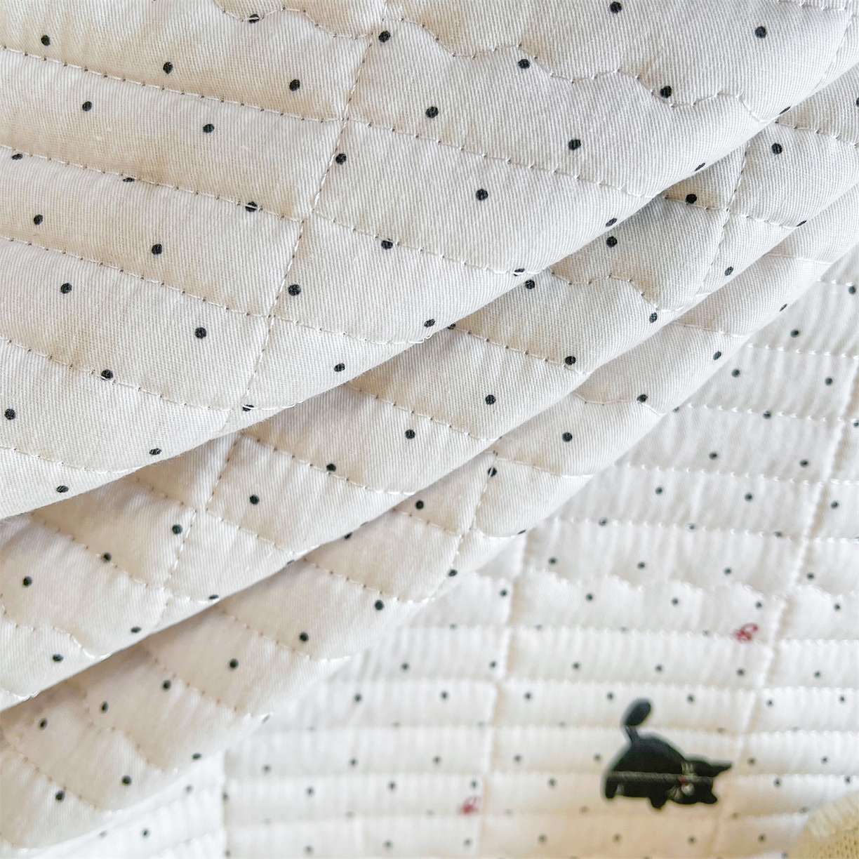 91家纺网 家纺一手货源 找家纺 恒爱家纺 2025新款学生季全棉宝宝绒双面款床护垫 波斯猫