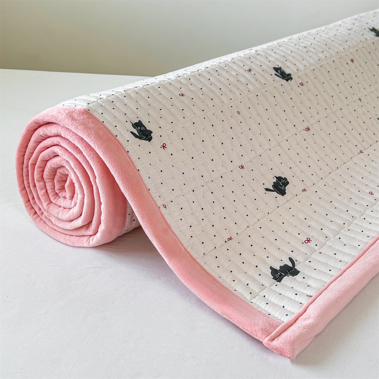 91家纺网 家纺一手货源 找家纺 恒爱家纺 2025新款学生季全棉宝宝绒双面款床护垫 波斯猫