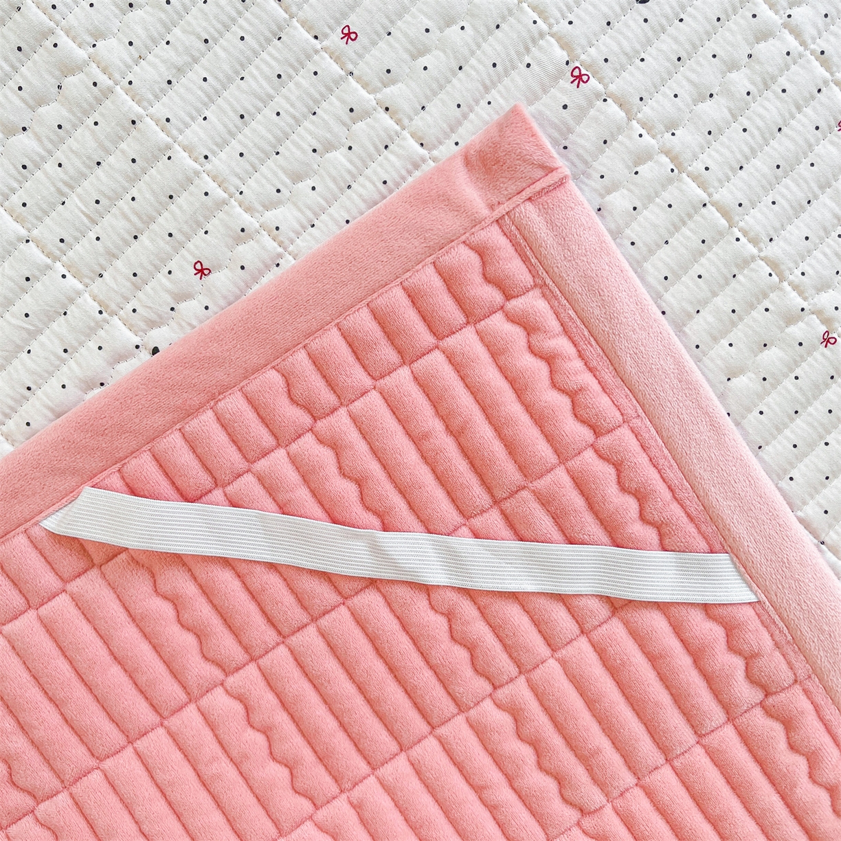 91家纺网 家纺一手货源 找家纺 恒爱家纺 2025新款学生季全棉宝宝绒双面款床护垫 波斯猫