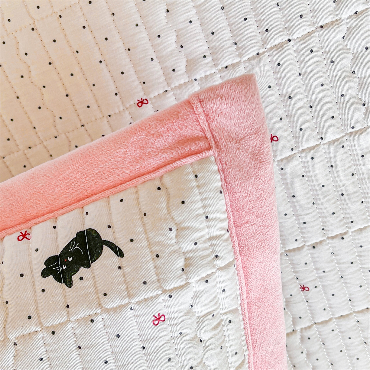 91家纺网 家纺一手货源 找家纺 恒爱家纺 2025新款学生季全棉宝宝绒双面款床护垫 波斯猫