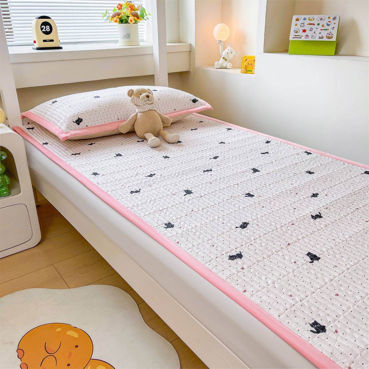 91家纺网 家纺一手货源 找家纺 恒爱家纺 2025新款学生季全棉宝宝绒双面款床护垫 波斯猫