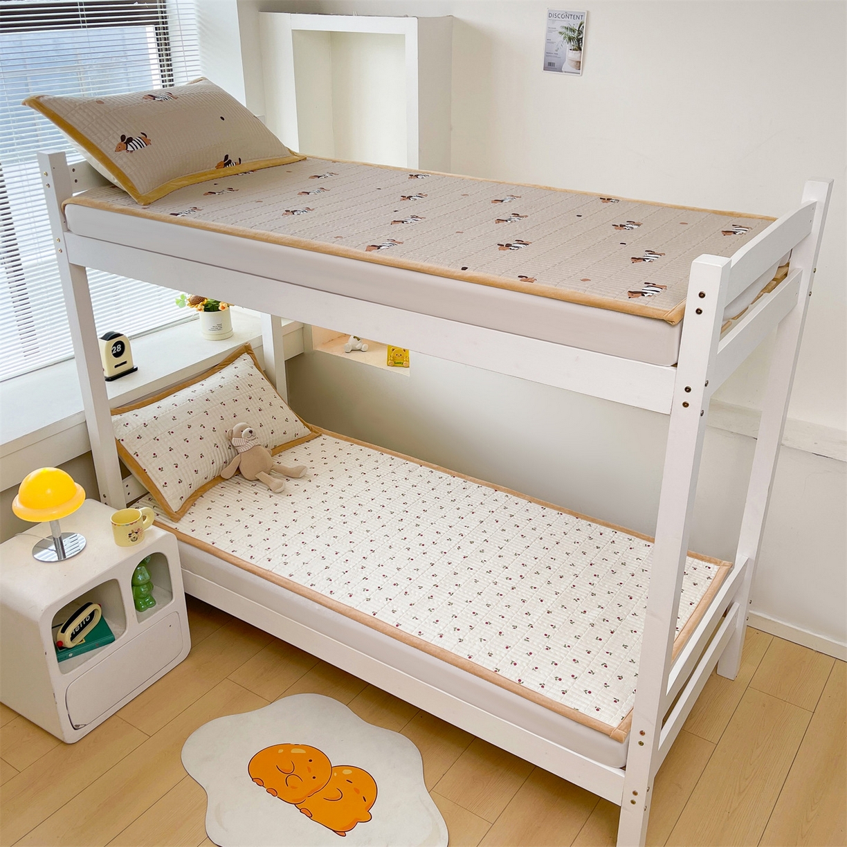 91家纺网 家纺一手货源 找家纺 恒爱家纺 2025新款学生季全棉宝宝绒双面款床护垫 大樱桃