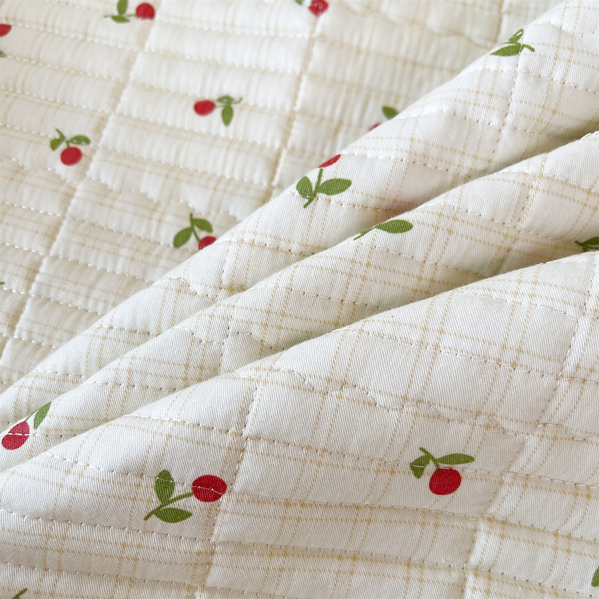 91家纺网 家纺一手货源 找家纺 恒爱家纺 2025新款学生季全棉宝宝绒双面款床护垫 大樱桃