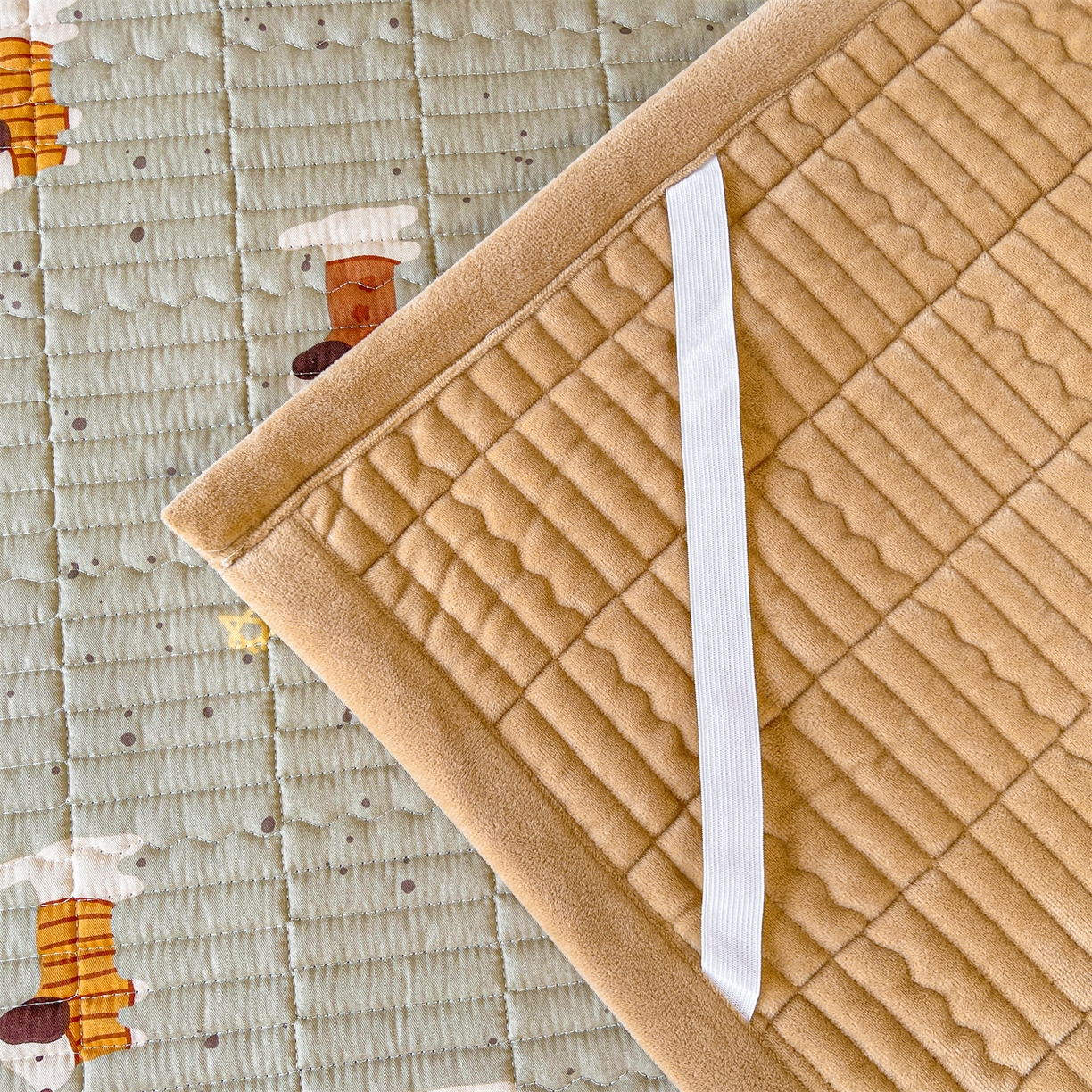 91家纺网 家纺一手货源 找家纺 恒爱家纺 2025新款学生季全棉宝宝绒双面款床护垫 斗牛犬