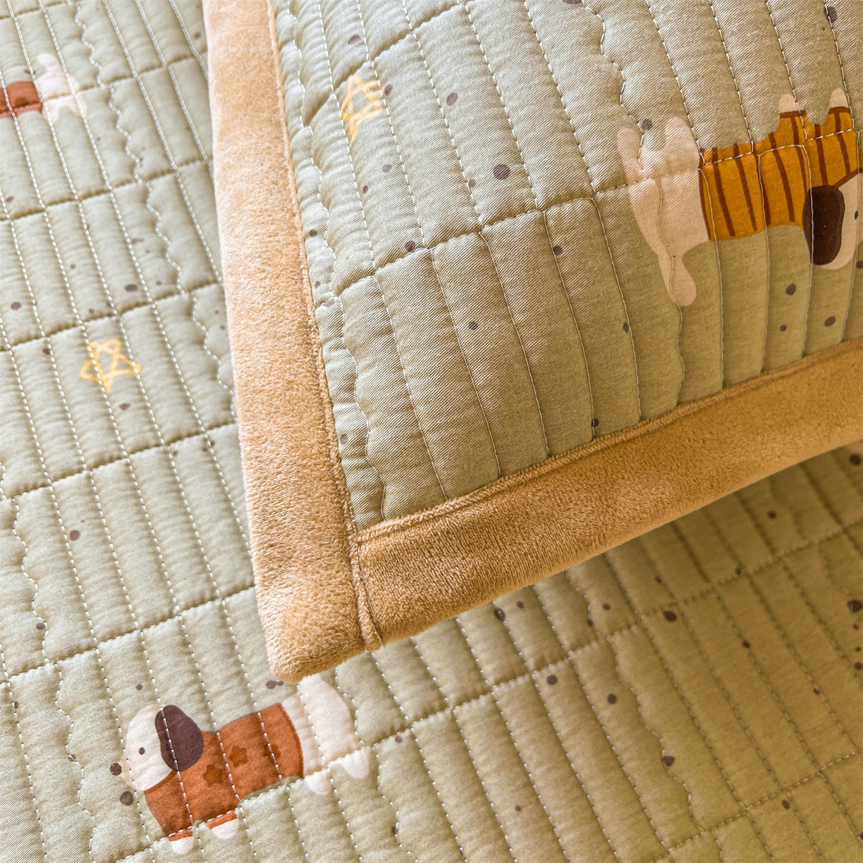 91家纺网 家纺一手货源 找家纺 恒爱家纺 2025新款学生季全棉宝宝绒双面款床护垫 斗牛犬