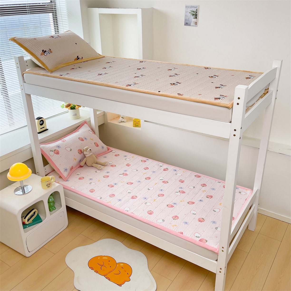 91家纺网 家纺一手货源 找家纺 恒爱家纺 2025新款学生季全棉宝宝绒双面款床护垫 粉公主