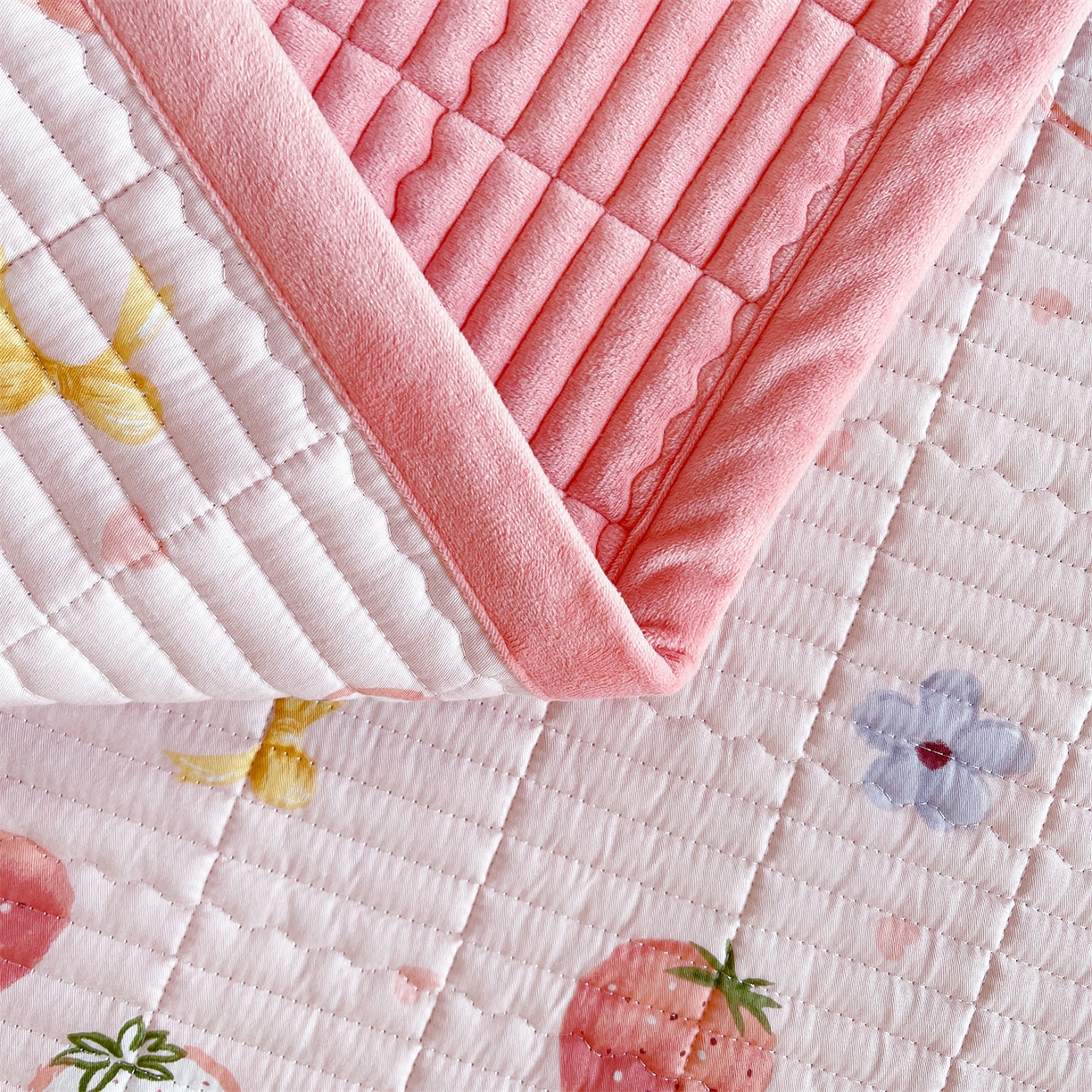 91家纺网 家纺一手货源 找家纺 恒爱家纺 2025新款学生季全棉宝宝绒双面款床护垫 粉公主