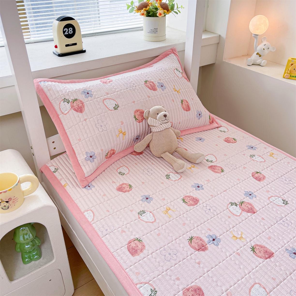 91家纺网 家纺一手货源 找家纺 恒爱家纺 2025新款学生季全棉宝宝绒双面款床护垫 粉公主