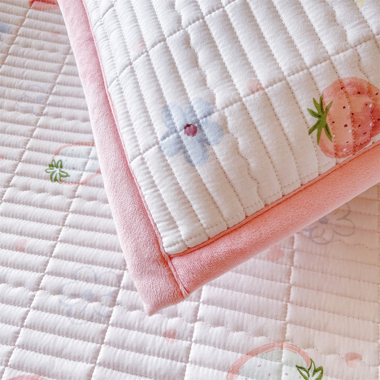 91家纺网 家纺一手货源 找家纺 恒爱家纺 2025新款学生季全棉宝宝绒双面款床护垫 粉公主