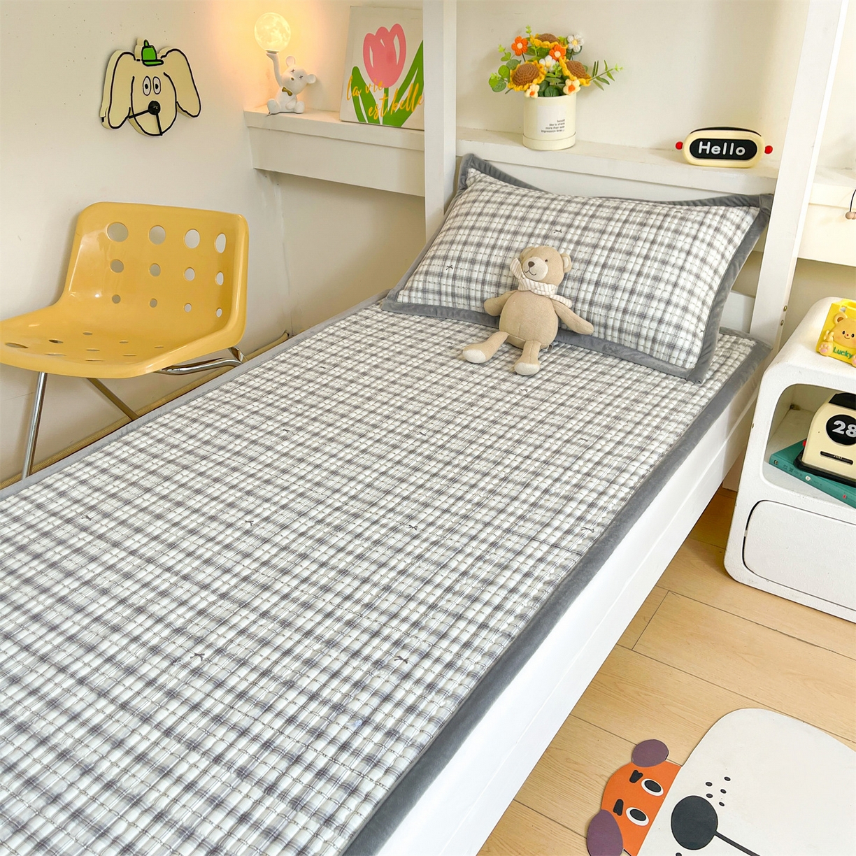 91家纺网 家纺一手货源 找家纺 恒爱家纺 2025新款学生季全棉宝宝绒双面款床护垫 复古蝴蝶结