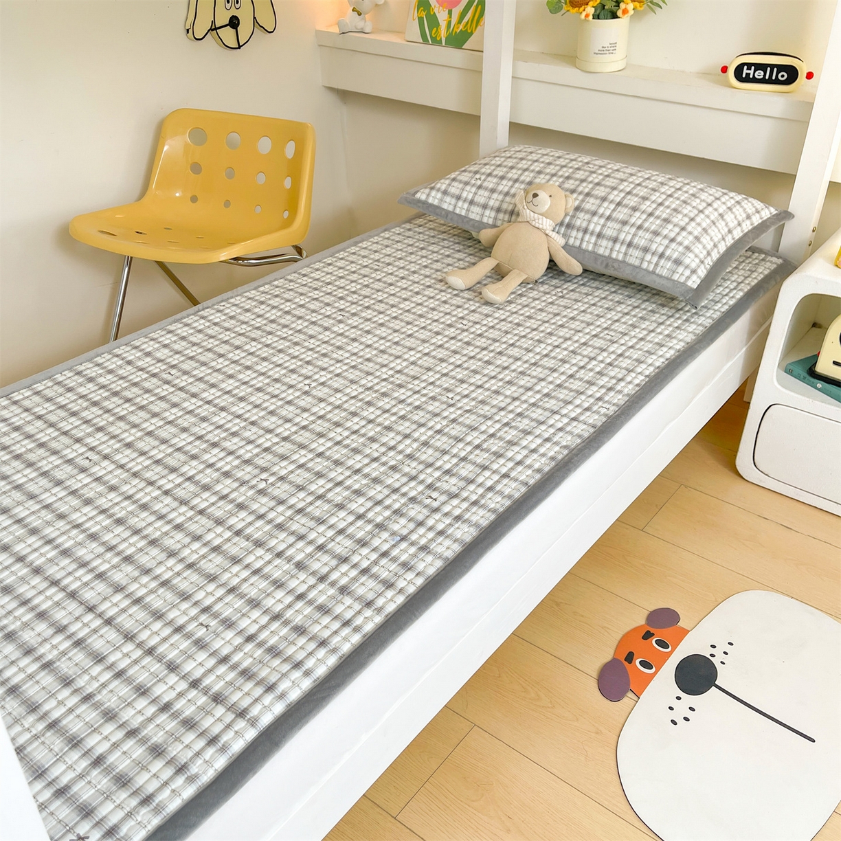 91家纺网 家纺一手货源 找家纺 恒爱家纺 2025新款学生季全棉宝宝绒双面款床护垫 复古蝴蝶结