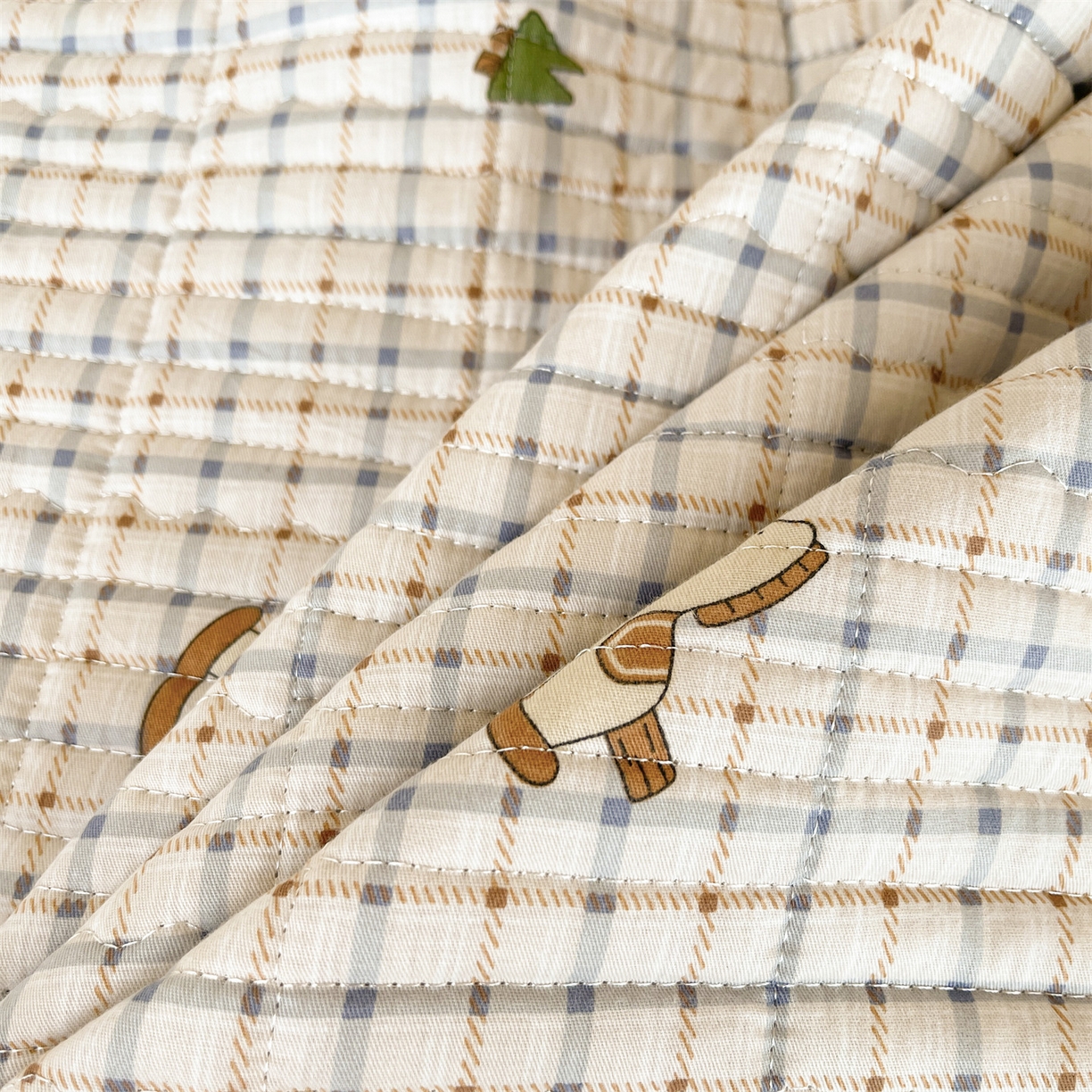 91家纺网 家纺一手货源 找家纺 恒爱家纺 2025新款学生季全棉宝宝绒双面款床护垫 梦幻木马