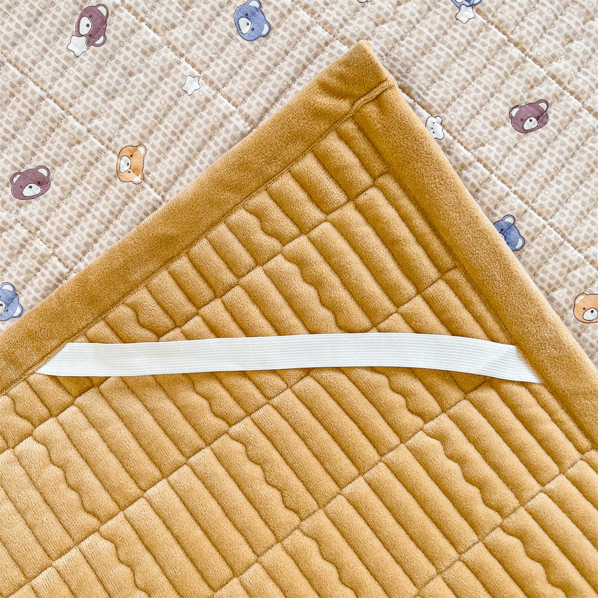 91家纺网 家纺一手货源 找家纺 恒爱家纺 2025新款学生季全棉宝宝绒双面款床护垫 梦幻熊