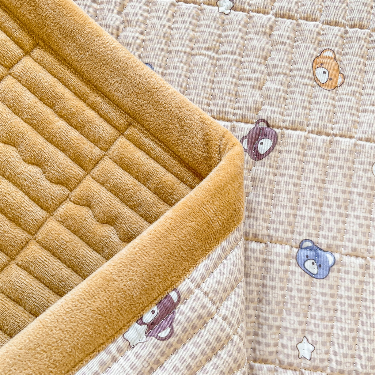 91家纺网 家纺一手货源 找家纺 恒爱家纺 2025新款学生季全棉宝宝绒双面款床护垫 梦幻熊