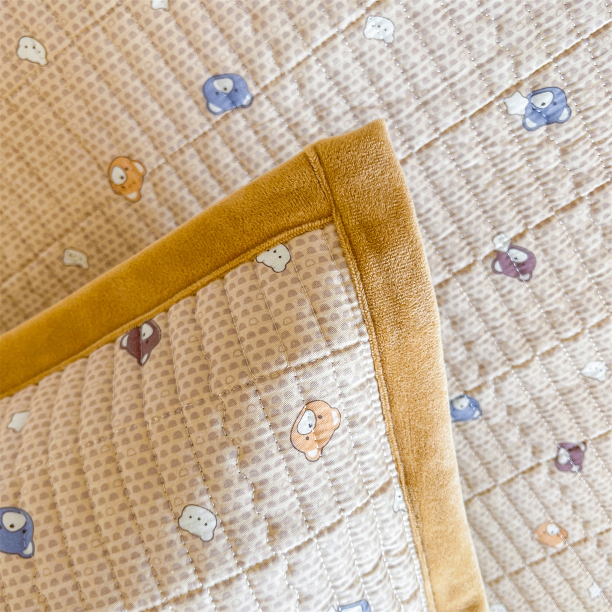 91家纺网 家纺一手货源 找家纺 恒爱家纺 2025新款学生季全棉宝宝绒双面款床护垫 梦幻熊