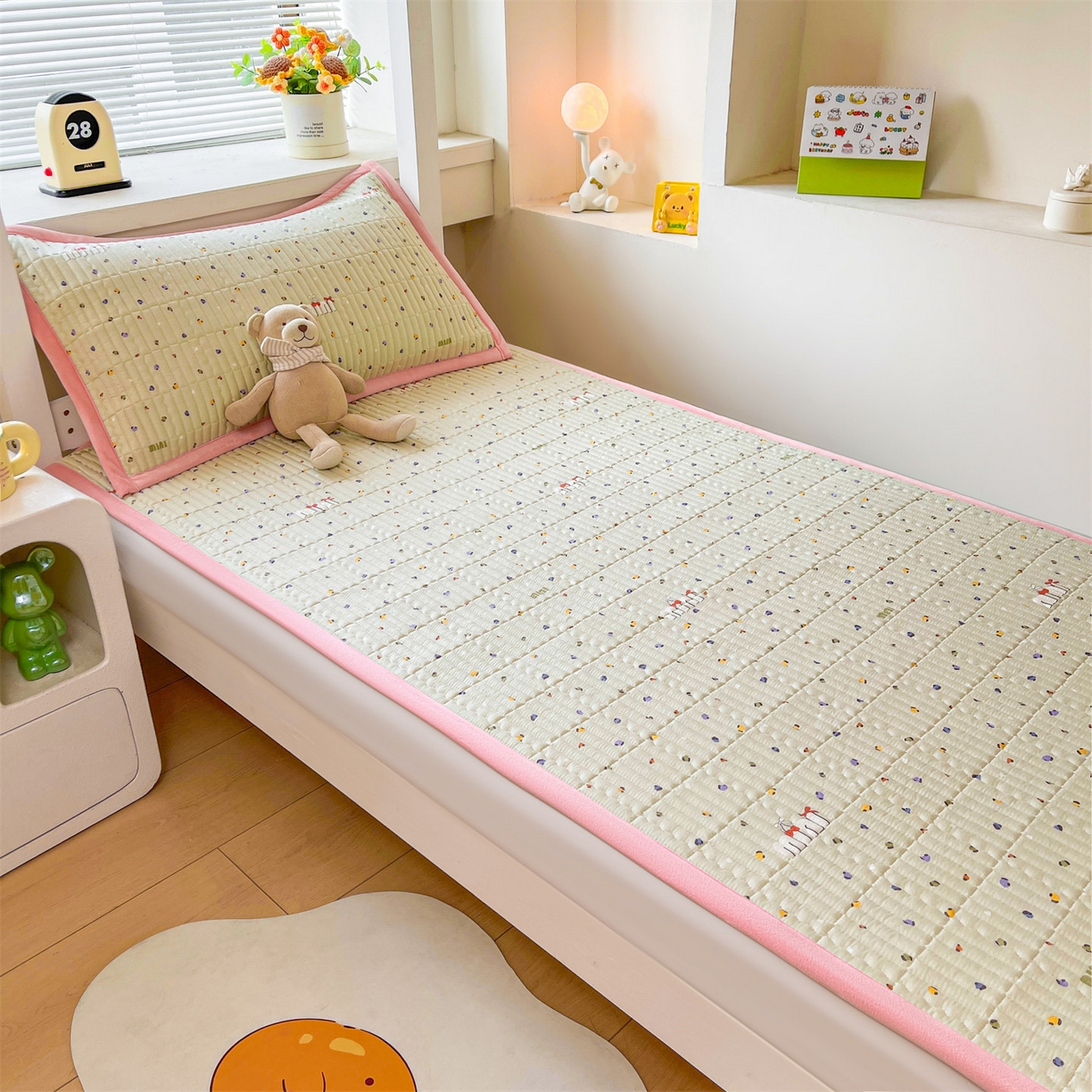 91家纺网 家纺一手货源 找家纺 恒爱家纺 2025新款学生季全棉宝宝绒双面款床护垫 迷你彩虹豆