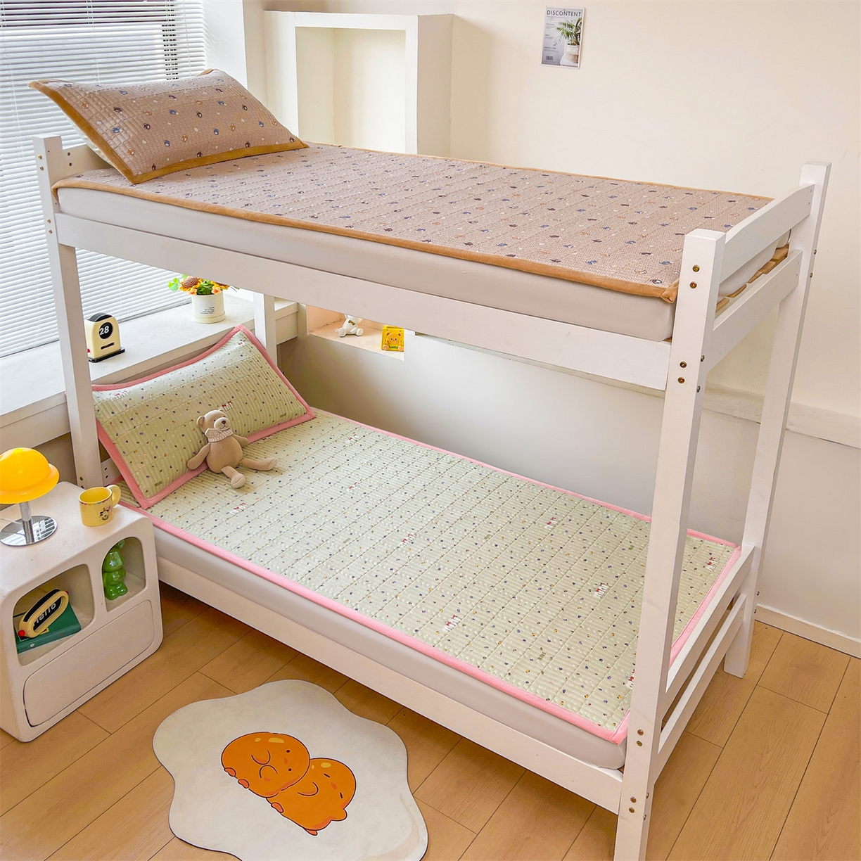 91家纺网 家纺一手货源 找家纺 恒爱家纺 2025新款学生季全棉宝宝绒双面款床护垫 迷你彩虹豆