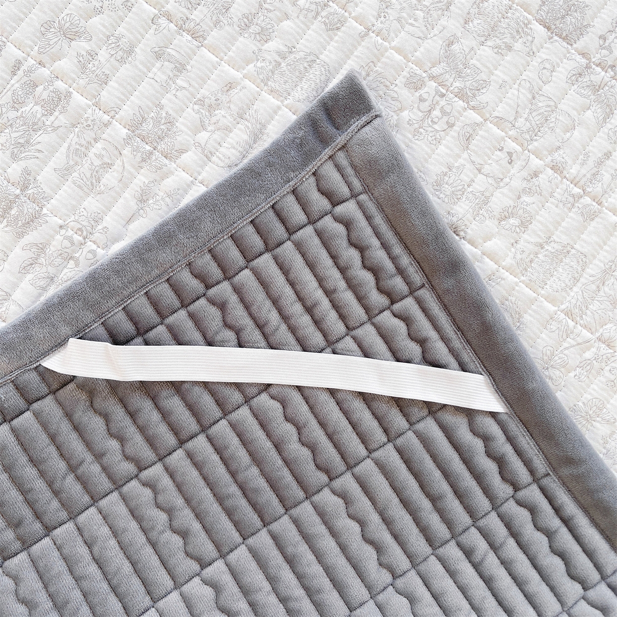 91家纺网 家纺一手货源 找家纺 恒爱家纺 2025新款学生季全棉宝宝绒双面款床护垫 诗意花语