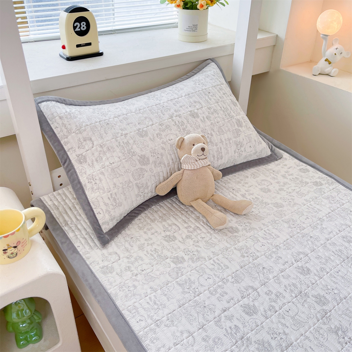 91家纺网 家纺一手货源 找家纺 恒爱家纺 2025新款学生季全棉宝宝绒双面款床护垫 诗意花语