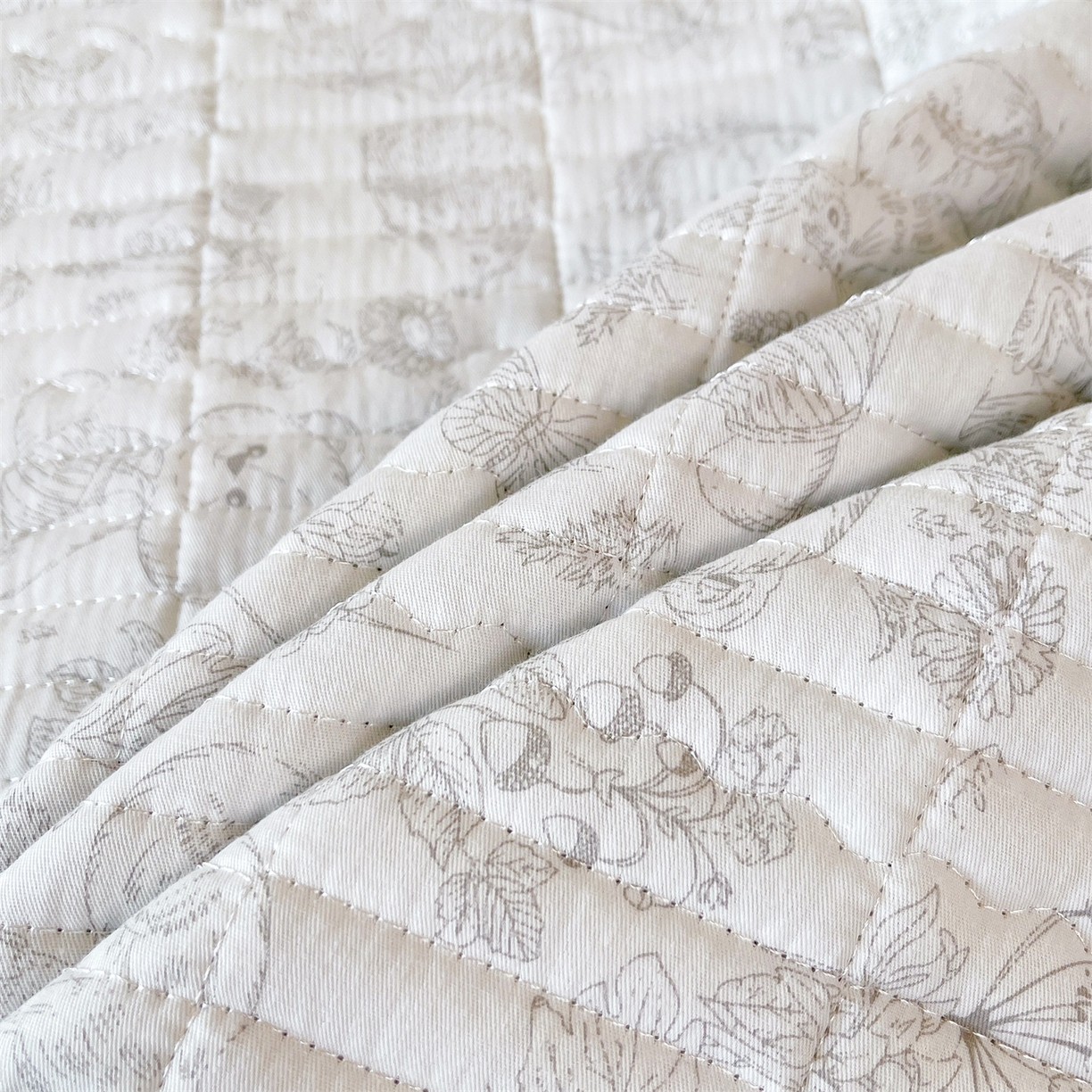 91家纺网 家纺一手货源 找家纺 恒爱家纺 2025新款学生季全棉宝宝绒双面款床护垫 诗意花语