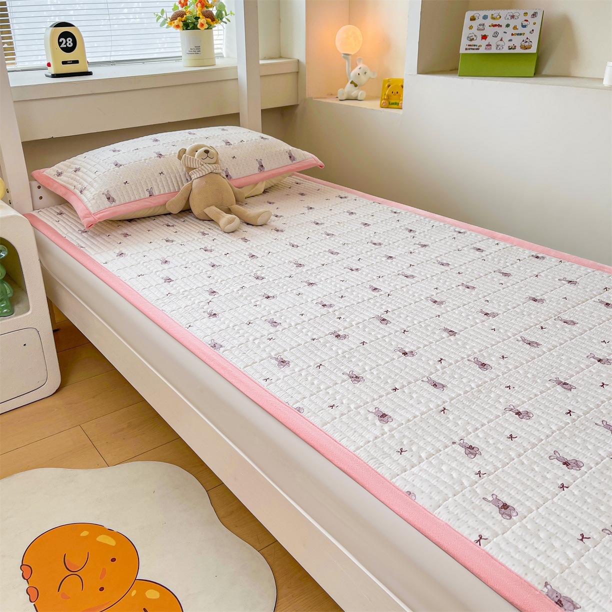 91家纺网 家纺一手货源 找家纺 恒爱家纺 2025新款学生季全棉宝宝绒双面款床护垫 甜心兔子