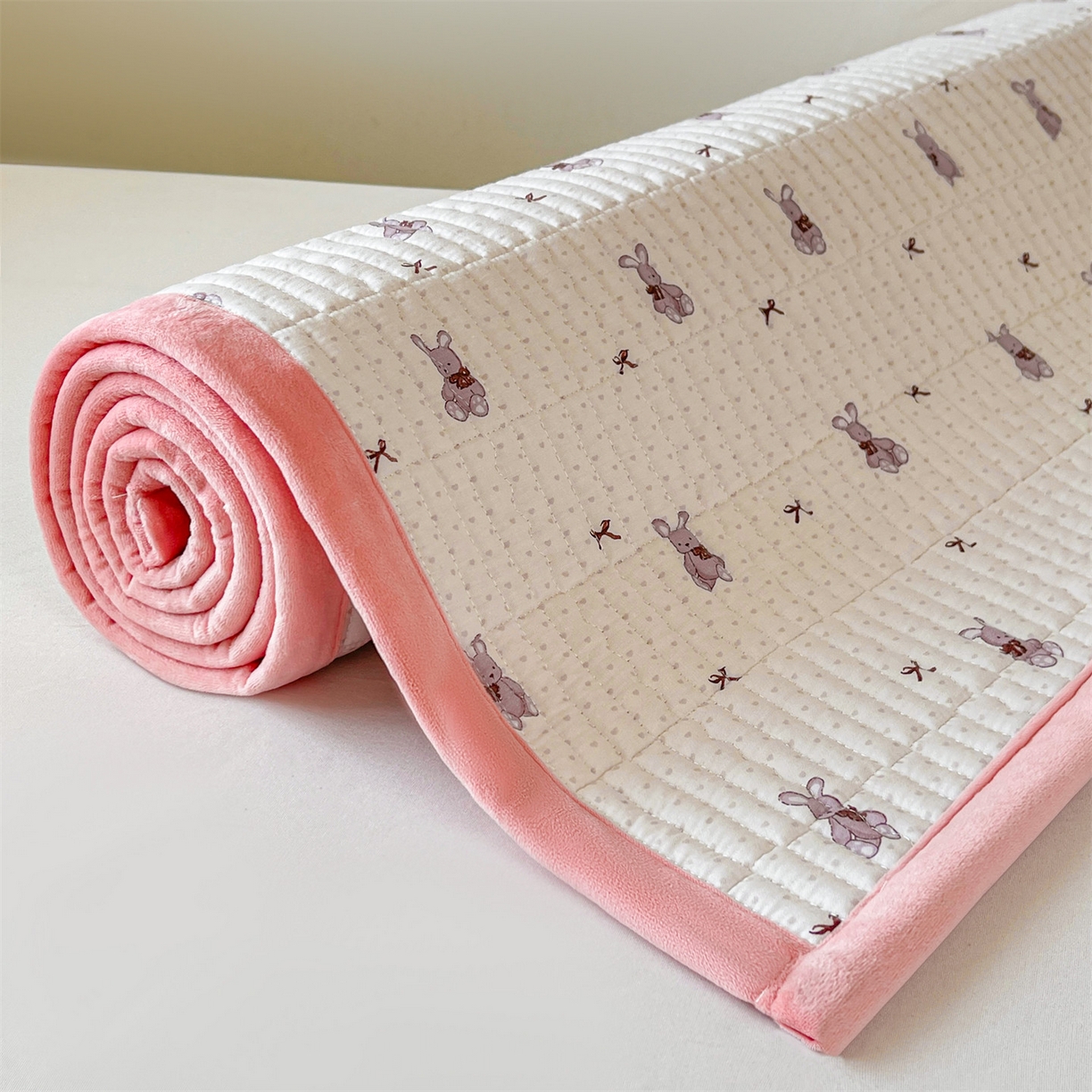 91家纺网 家纺一手货源 找家纺 恒爱家纺 2025新款学生季全棉宝宝绒双面款床护垫 甜心兔子