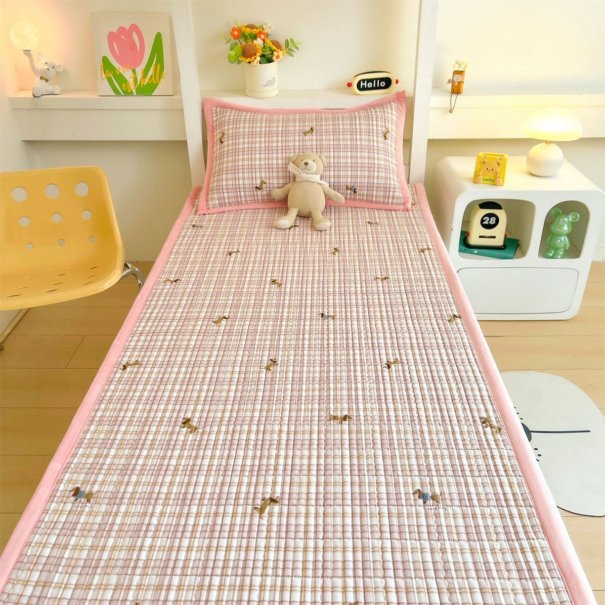 91家纺网 家纺一手货源 找家纺 恒爱家纺 2025新款学生季全棉宝宝绒双面款床护垫 甜心汪汪-粉