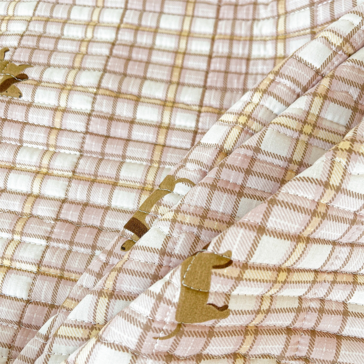 91家纺网 家纺一手货源 找家纺 恒爱家纺 2025新款学生季全棉宝宝绒双面款床护垫 甜心汪汪-粉