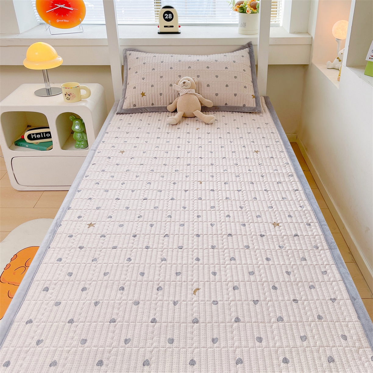 91家纺网 家纺一手货源 找家纺 恒爱家纺 2025新款学生季全棉宝宝绒双面款床护垫 心念如丝