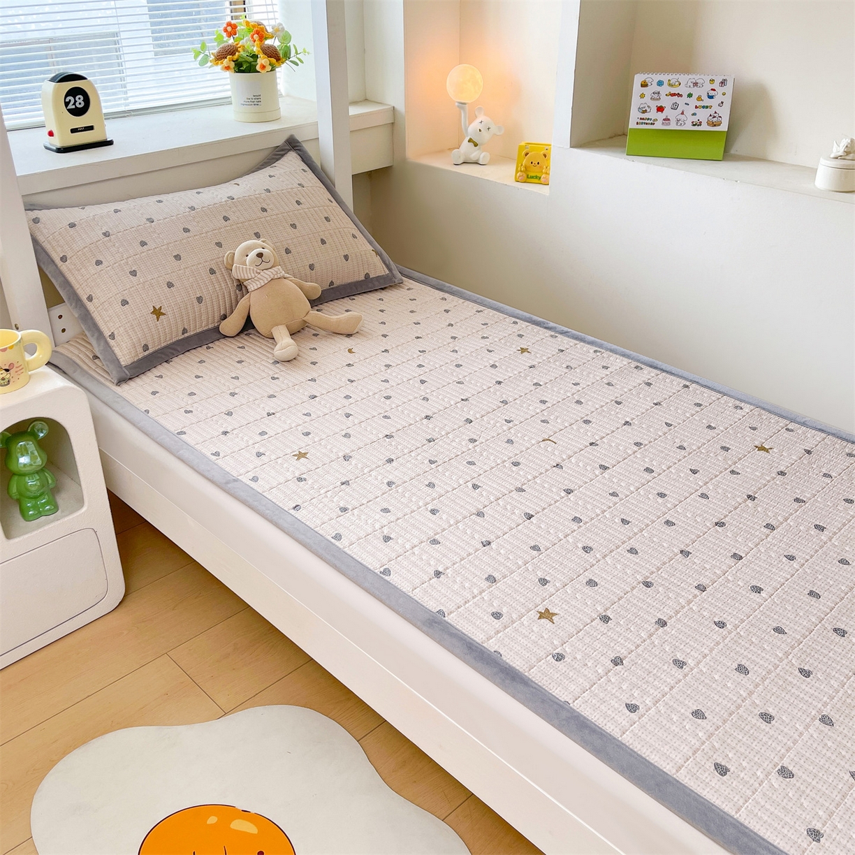 91家纺网 家纺一手货源 找家纺 恒爱家纺 2025新款学生季全棉宝宝绒双面款床护垫 心念如丝