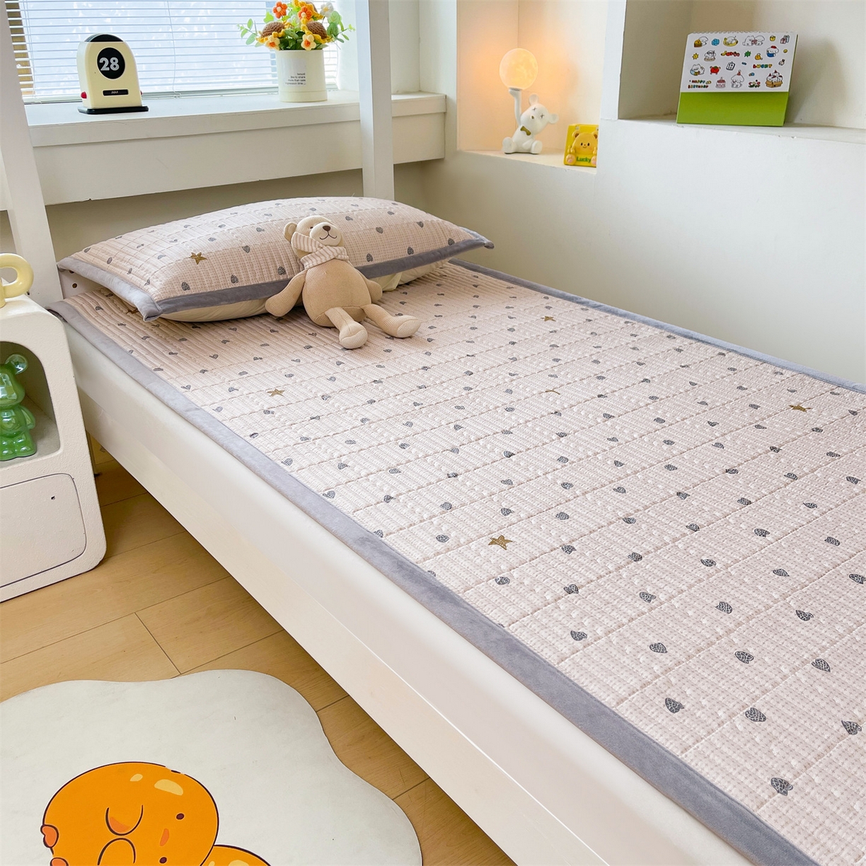 91家纺网 家纺一手货源 找家纺 恒爱家纺 2025新款学生季全棉宝宝绒双面款床护垫 心念如丝