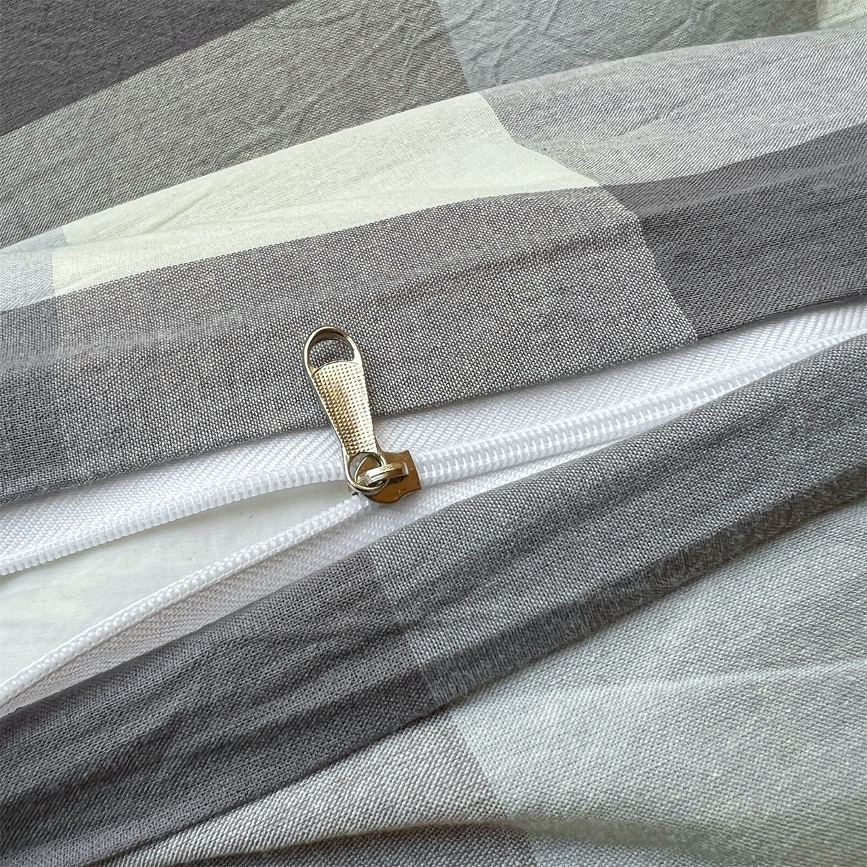 91家纺网 家纺一手货源 找家纺 （总）恒爱家纺 2025新款学生季全棉印花格子三件套