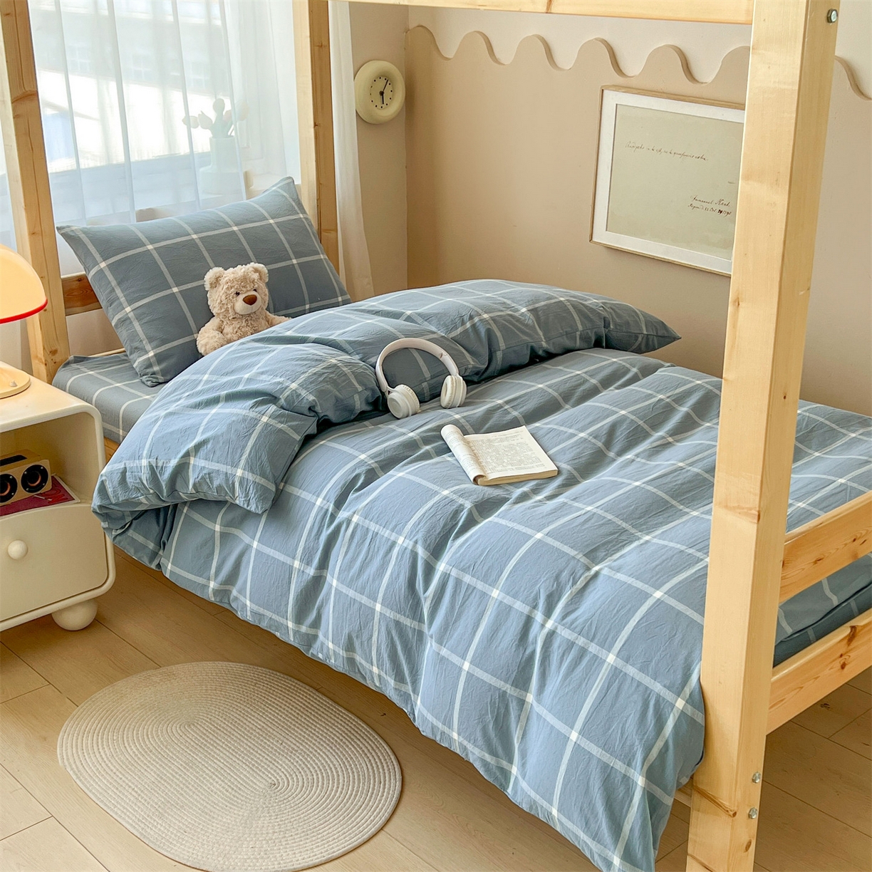 91家纺网 家纺一手货源 找家纺 恒爱家纺 2025新款学生季全棉印花格子三件套 蓝灰中格