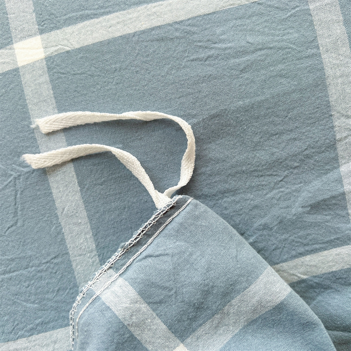 91家纺网 家纺一手货源 找家纺 恒爱家纺 2025新款学生季全棉印花格子三件套 蓝灰中格