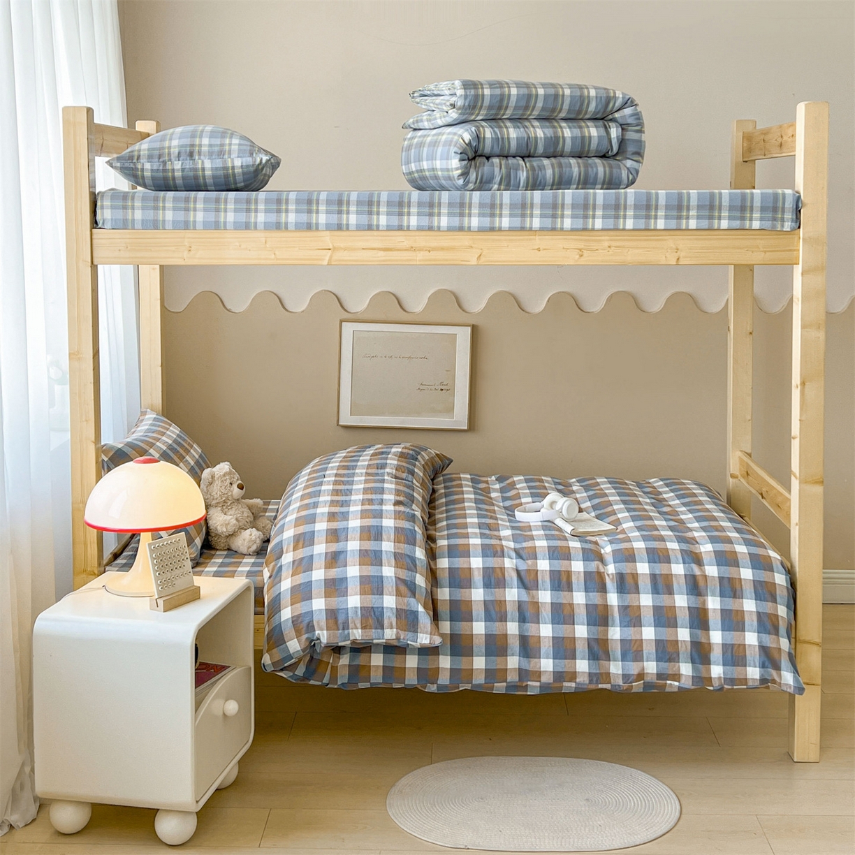 91家纺网 家纺一手货源 找家纺 恒爱家纺 2025新款学生季全棉印花格子三件套 蓝咖格