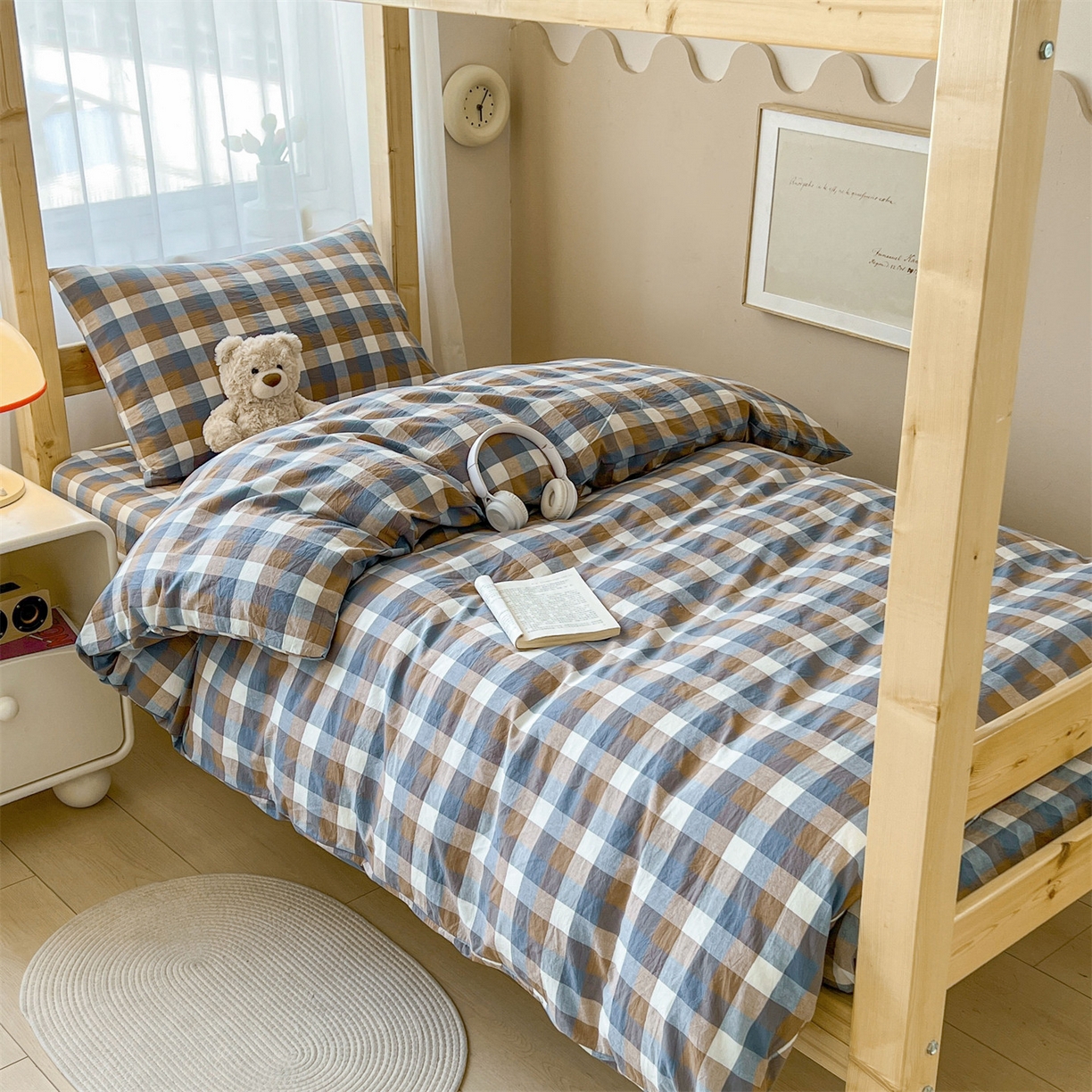 91家纺网 家纺一手货源 找家纺 恒爱家纺 2025新款学生季全棉印花格子三件套 蓝咖格