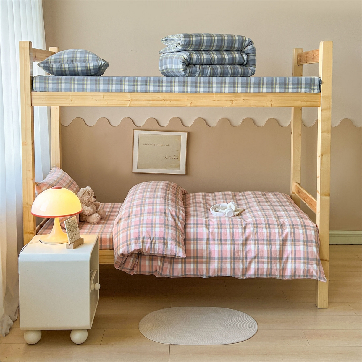 91家纺网 家纺一手货源 找家纺 恒爱家纺 2025新款学生季全棉印花格子三件套 莫尼-玉