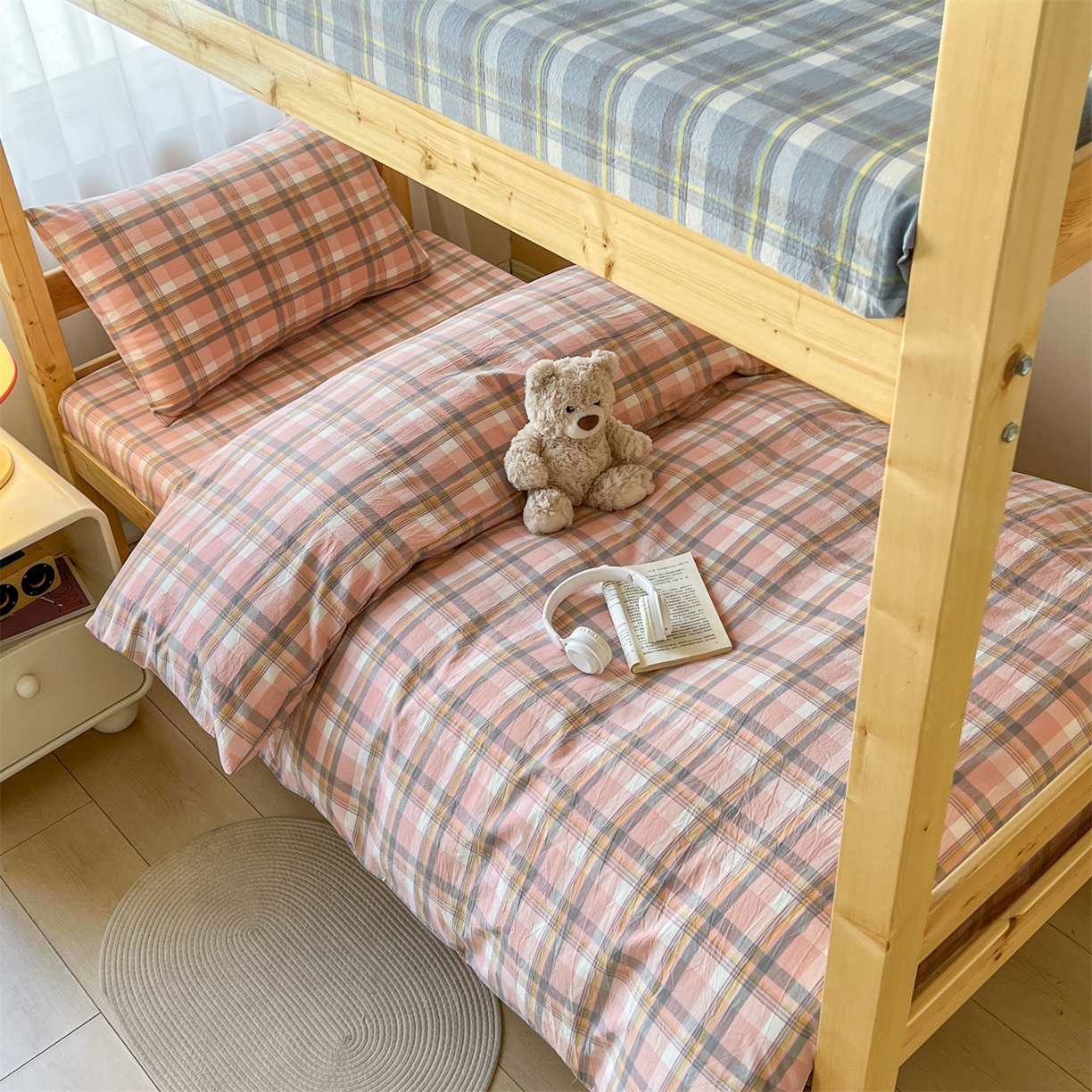 91家纺网 家纺一手货源 找家纺 恒爱家纺 2025新款学生季全棉印花格子三件套 莫尼-玉