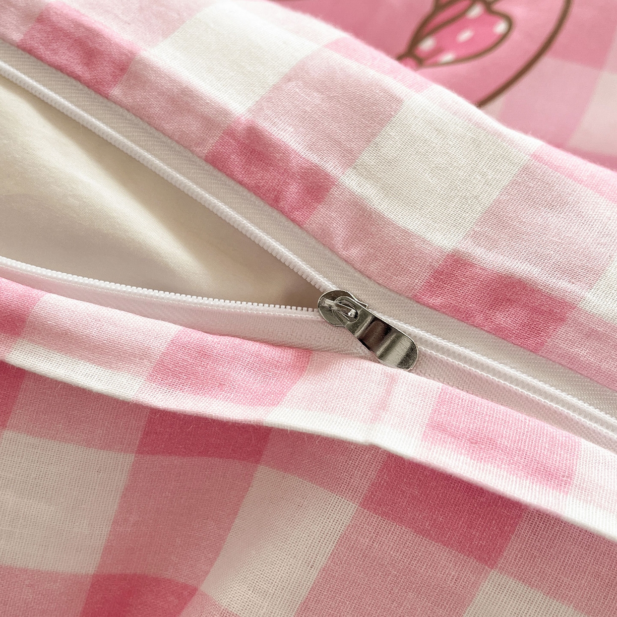 91家纺网 家纺一手货源 找家纺 蓝邻家纺 2025年新款全棉纯棉双层纱三丽鸥刺绣学生宿舍三件套四件套系列 甜美元气