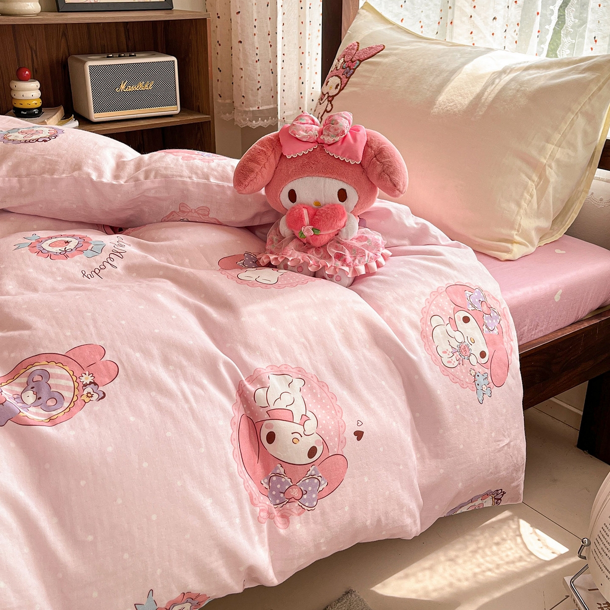 91家纺网 家纺一手货源 找家纺 蓝邻家纺 2025年新款全棉纯棉双层纱三丽鸥刺绣学生宿舍三件套四件套系列 治愈萌主