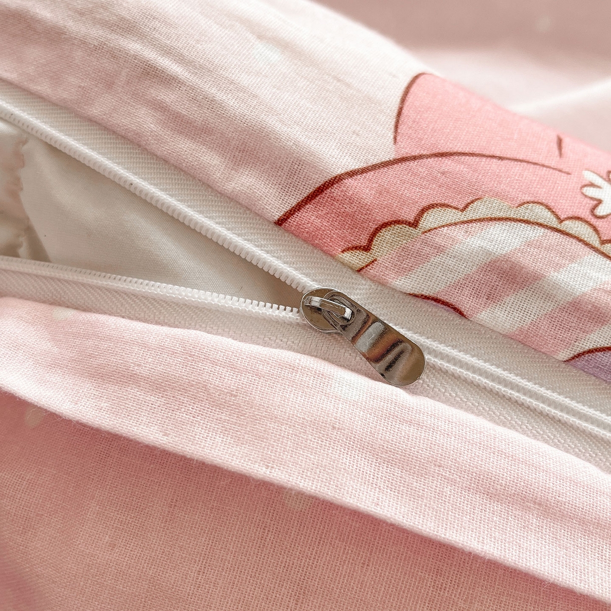 91家纺网 家纺一手货源 找家纺 蓝邻家纺 2025年新款全棉纯棉双层纱三丽鸥刺绣学生宿舍三件套四件套系列 治愈萌主