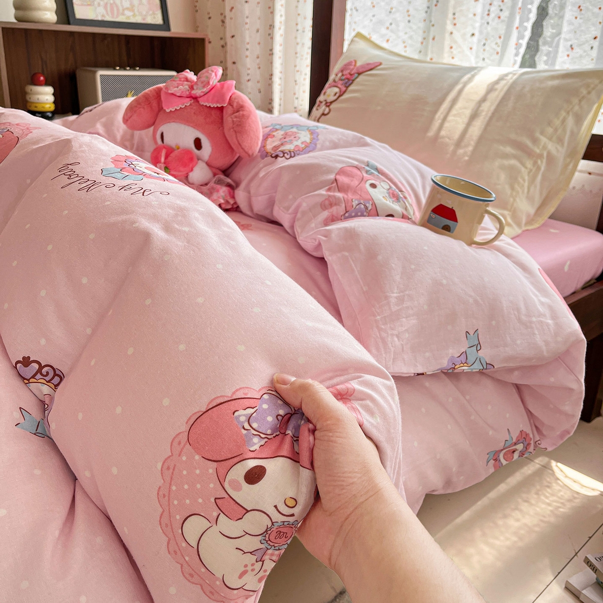 91家纺网 家纺一手货源 找家纺 蓝邻家纺 2025年新款全棉纯棉双层纱三丽鸥刺绣学生宿舍三件套四件套系列 治愈萌主