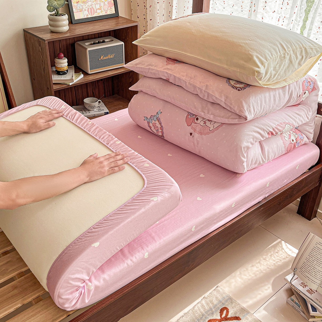 91家纺网 家纺一手货源 找家纺 蓝邻家纺 2025年新款全棉纯棉双层纱三丽鸥刺绣学生宿舍三件套四件套系列 治愈萌主