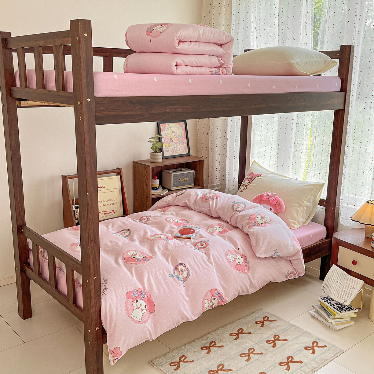 91家纺网 家纺一手货源 找家纺 蓝邻家纺 2025年新款全棉纯棉双层纱三丽鸥刺绣学生宿舍三件套四件套系列 治愈萌主