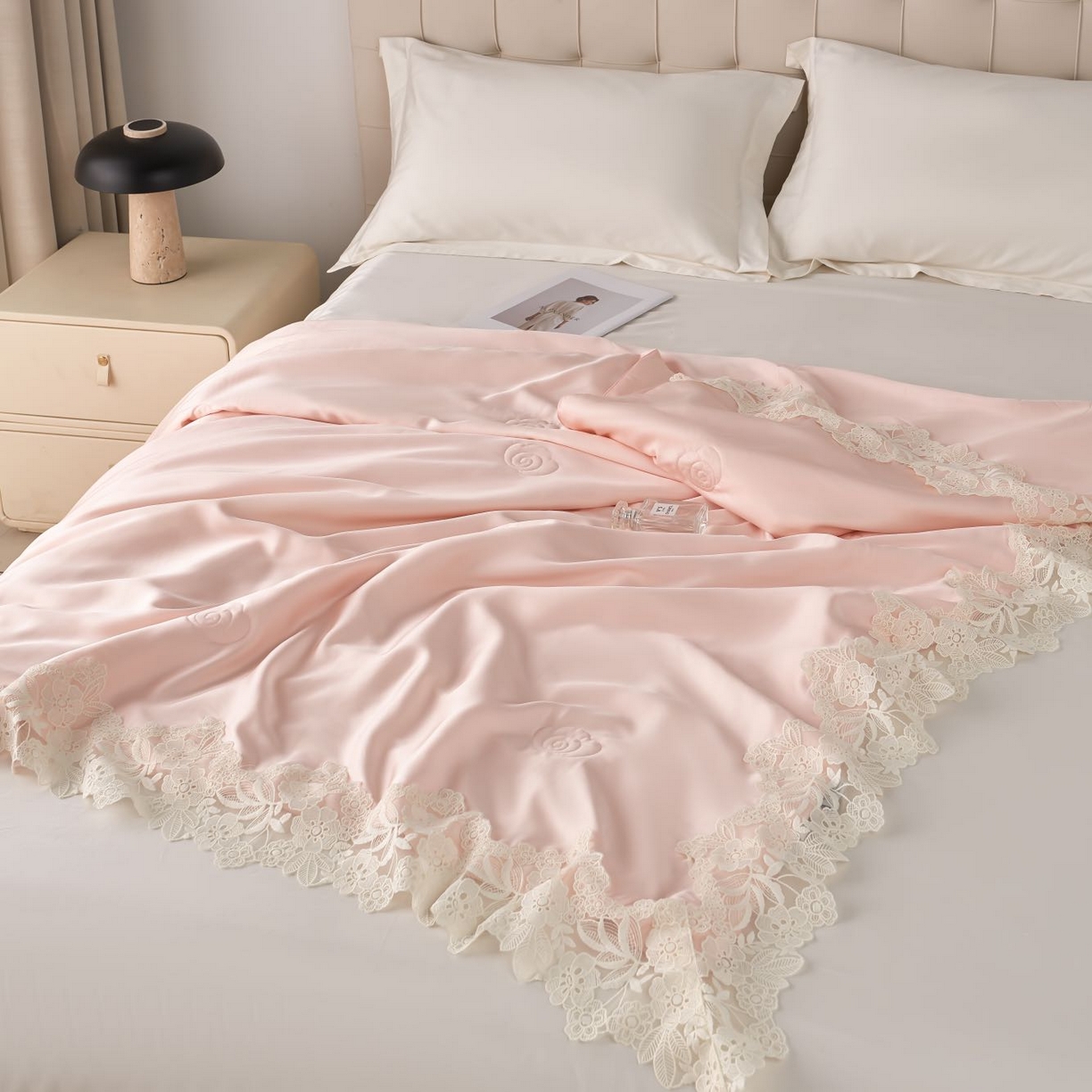 91家纺网 家纺一手货源 找家纺 （总）朴罗 （ 原岚图） 2025新款轻奢法式天丝夏凉被-邂逅 （温柔粉）