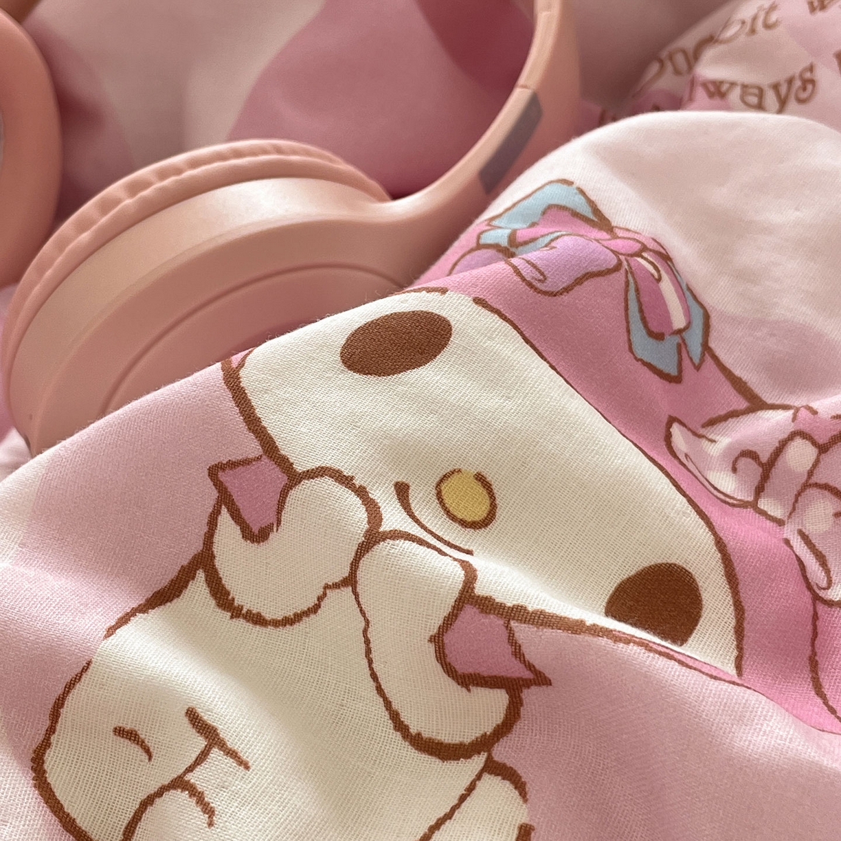 91家纺网 家纺一手货源 找家纺 （总）蓝邻家纺 2025年新款全棉纯棉双层纱三丽鸥刺绣四件套系列