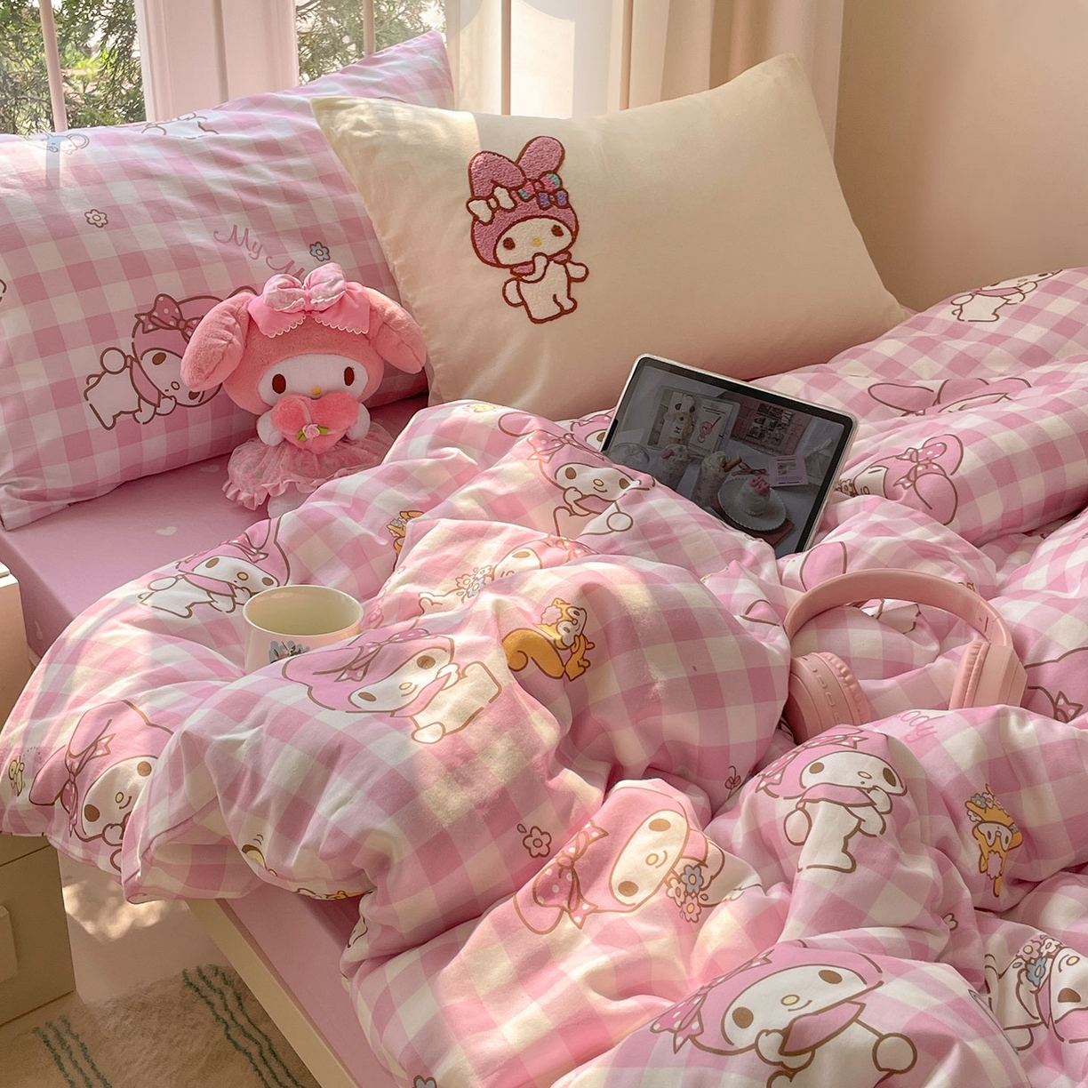 91家纺网 家纺一手货源 找家纺 蓝邻家纺 2025年新款全棉纯棉双层纱三丽鸥刺绣四件套系列 甜美元气