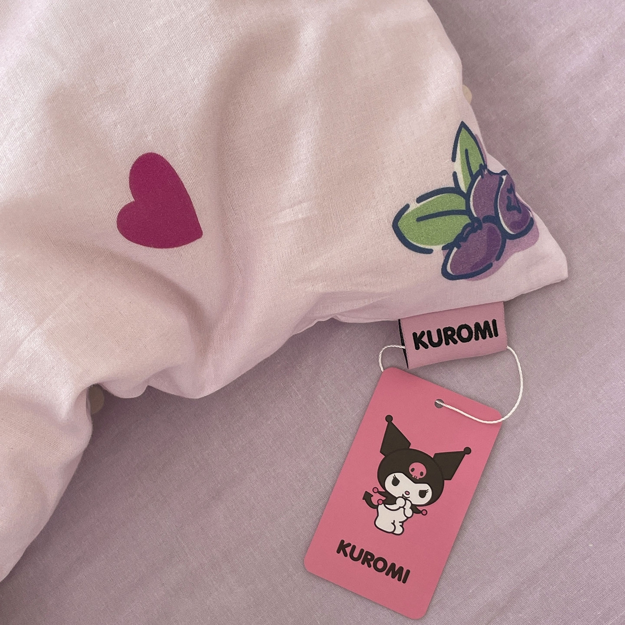 91家纺网 家纺一手货源 找家纺 蓝邻家纺 2025年新款全棉纯棉双层纱三丽鸥刺绣四件套系列 精灵库洛米